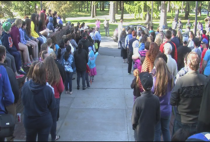 Thumbnail image for Lee Middle & High School Junior Prom Walk-In, May 22, 2015.